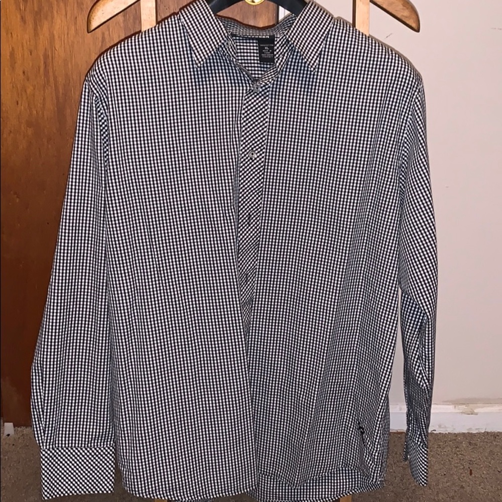 Roca Wear men’s long sleeve shirt.